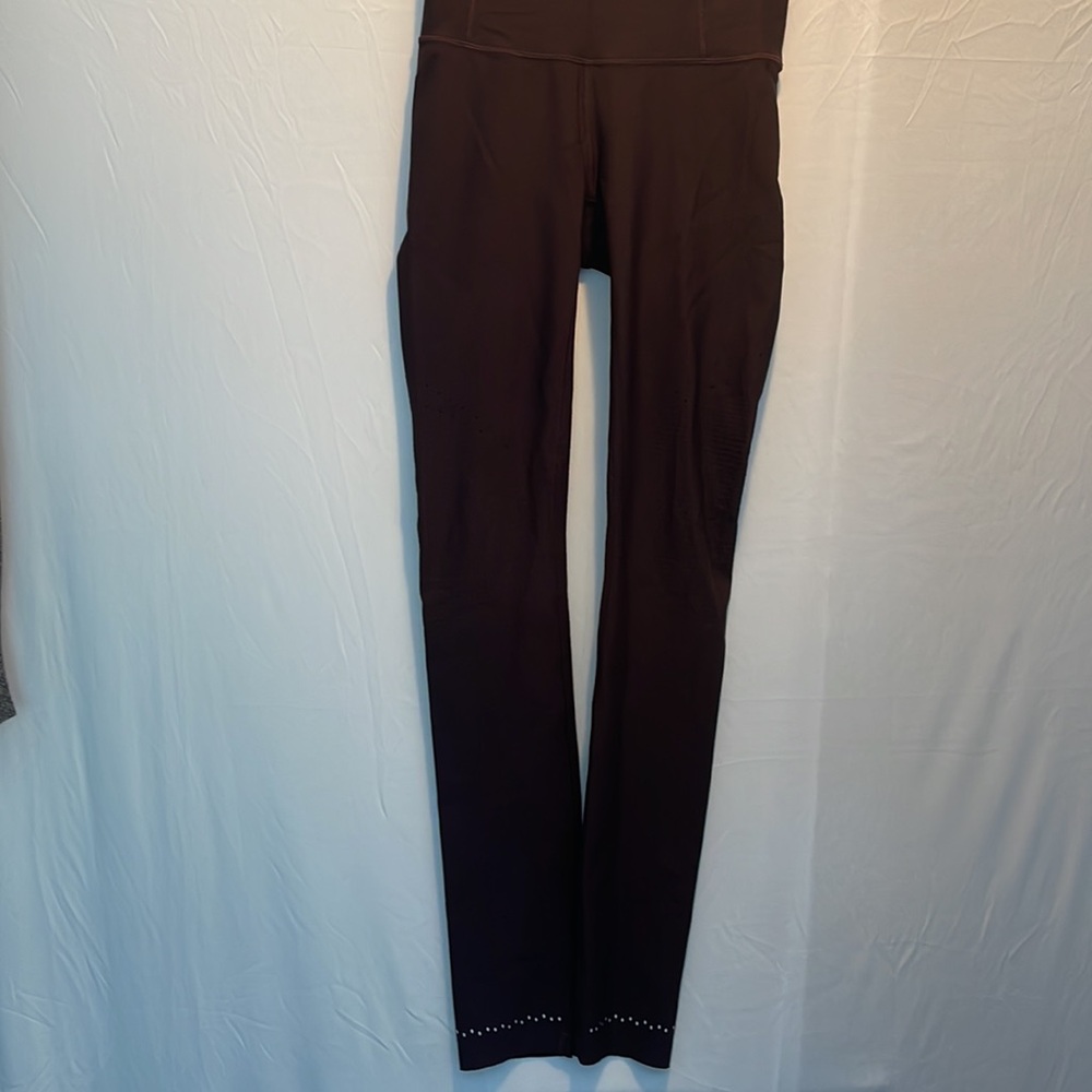 Excellent Condition Lululemon Dark Red Wine In Focus Tight Run Leggings Size 4 - Picture 6 of 12
